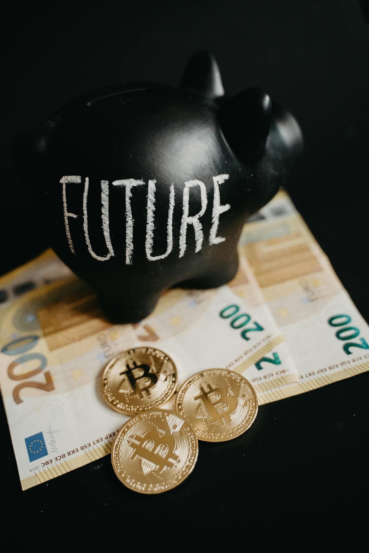 Savings growing over time with a piggy bank and coins